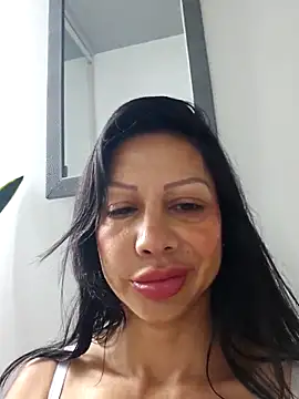 Snapshot of Grace_Velvet chatting on June 16, 11:24 am Grace Velvet online show from June 16, 11:24 am