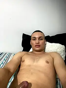 Snapshot of marcoslinc chatting on December 15, 1:21 am marcoslinc online show from December 15, 1:21 am