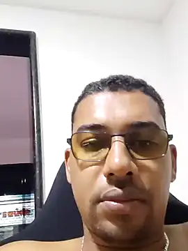 Snapshot of Reis001122 chatting on July 12, 3:30 am Reis001122 online show from July 12, 3:30 am