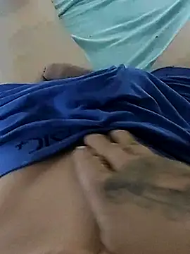 Snapshot of russobrabo chatting on December 15, 8:07 am russobrabo online show from December 15, 8:07 am