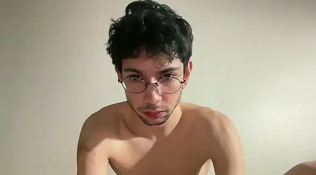 Snapshot of CologneAura chatting on March 15, 1:19 am CologneAura online show from March 15, 1:19 am