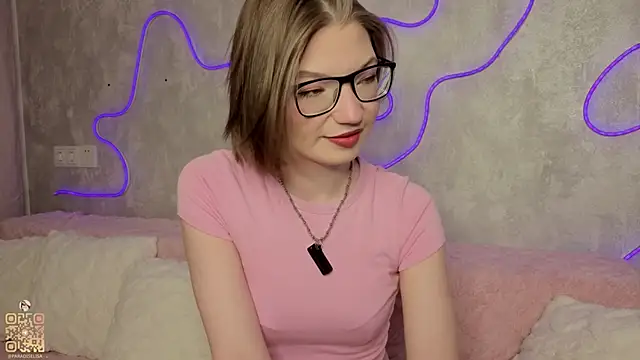 Snapshot of JeaneneWoltz chatting on May 18, 7:09 pm JeaneneWoltz online show from May 18, 7:09 pm