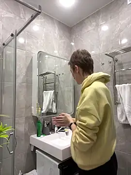 Snapshot of Sensual_Flower chatting on February 12, 6:19 am Sensual Flower online show from February 12, 6:19 am