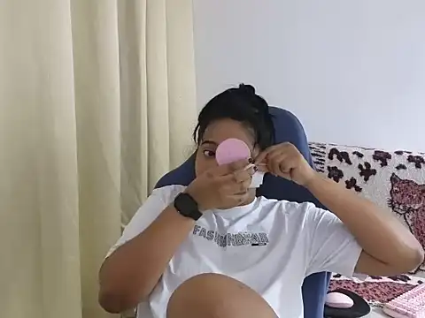 Snapshot of Valery__lovex chatting on August 3, 10:21 am Valery lovex online show from August 3, 10:21 am
