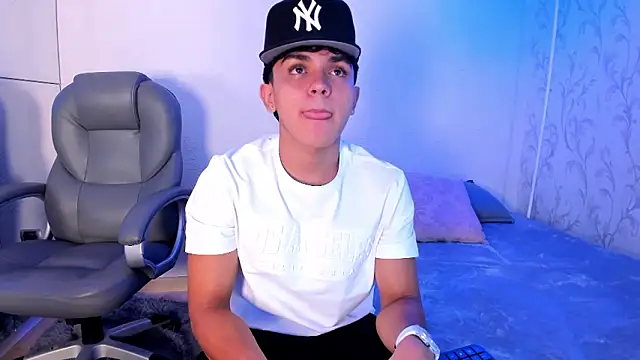  TaylorBlack online show from February 8, 11:35 am