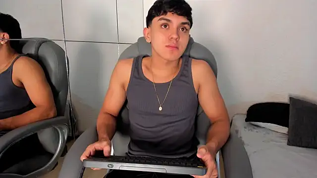 Snapshot of _TaylorBlack chatting on May 27, 11:40 am TaylorBlack online show from May 27, 11:40 am