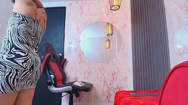 Snapshot of Helenna_Rose chatting on February 2, 12:59 pm Helenna Rose online show from February 2, 12:59 pm