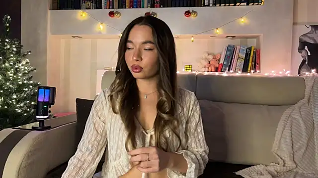 Snapshot of Avvechloe chatting on December 17, 8:48 pm Avvechloe online show from December 17, 8:48 pm