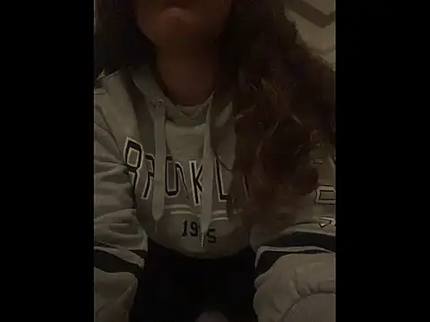 Snapshot of LiaCuti chatting on February 8, 3:54 am LiaCuti online show from February 8, 3:54 am