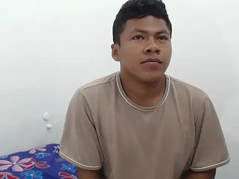 Snapshot of toomixxx chatting on December 16, 5:56 am toomixxx online show from December 16, 5:56 am