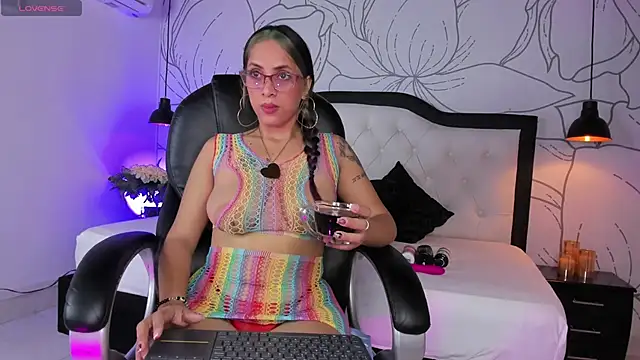 isa valverde online show from January 18, 2:26 am