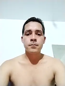 Snapshot of Chris_hot33 chatting on December 17, 2:39 am Chris hot33 online show from December 17, 2:39 am