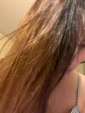 Snapshot of BellaBunny25 chatting on December 16, 6:40 am BellaBunny25 online show from December 16, 6:40 am