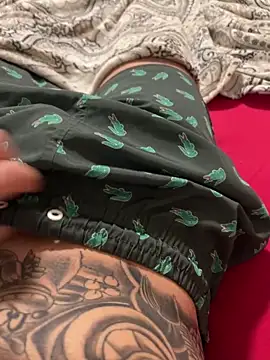 Snapshot of brancotatuad0 chatting on December 16, 6:40 am brancotatuad0 online show from December 16, 6:40 am