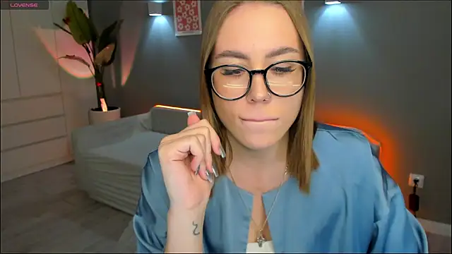 Aurelia Voss online show from January 17, 8:01 pm