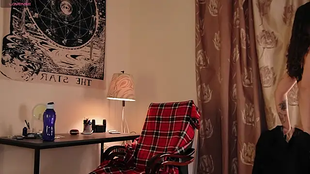 Snapshot of prancing_girl chatting on June 16, 2:14 am prancing girl online show from June 16, 2:14 am