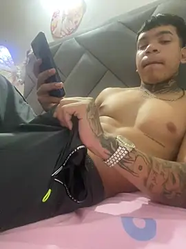 Snapshot of Niaquint chatting on February 10, 2:48 am Niaquint online show from February 10, 2:48 am