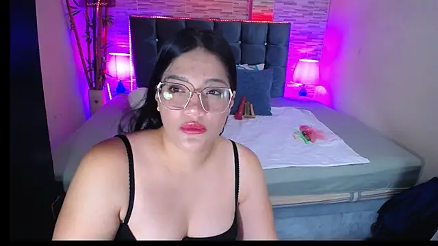 Snapshot of Valeri_hot22 chatting on May 5, 9:34 pm Valeri hot22 online show from May 5, 9:34 pm