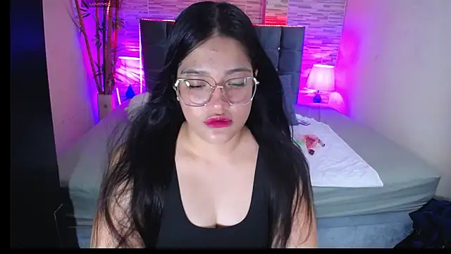 Snapshot of Valeri_hot22 chatting on May 12, 9:01 pm Valeri hot22 online show from May 12, 9:01 pm