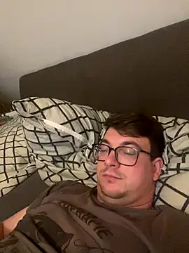 Snapshot of domigeil10 chatting on December 16, 9:20 pm domigeil10 online show from December 16, 9:20 pm