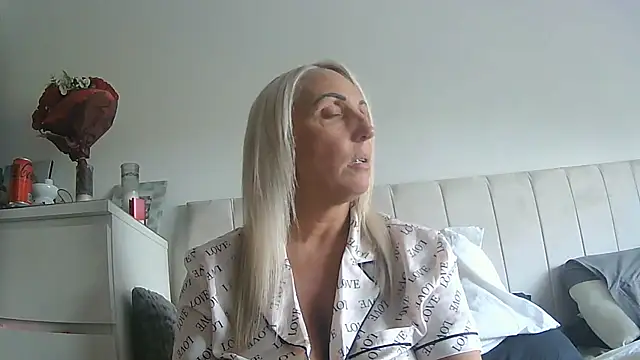theblondecocklover online show from June 17, 7:04 pm