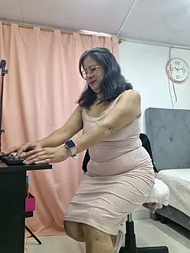 christy ant online show from June 16, 6:21 pm