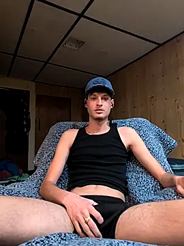 B8RHUNG online show from March 15, 6:36 pm