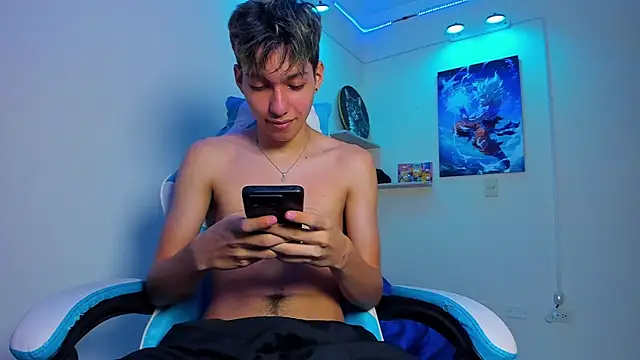 Snapshot of harry_jonshon69 chatting on May 13, 10:17 pm harry jonshon69 online show from May 13, 10:17 pm