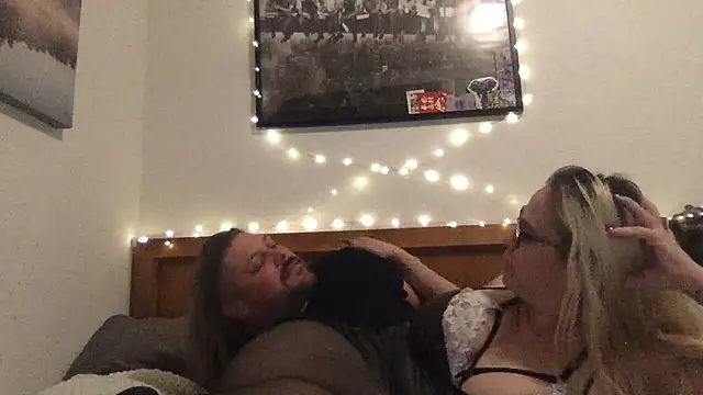 Snapshot of ControlledDesire chatting on December 17, 9:48 am ControlledDesire online show from December 17, 9:48 am