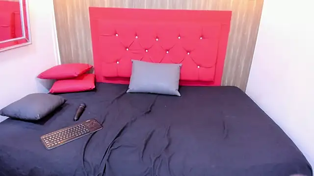 meggancurvy online show from March 10, 7:19 pm