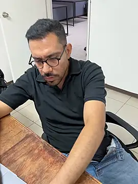 Snapshot of AdrianGarcia89 chatting on May 19, 1:56 am AdrianGarcia89 online show from May 19, 1:56 am
