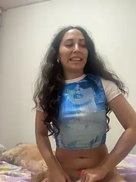 Snapshot of LatinDoll8 chatting on May 21, 5:25 am LatinDoll8 online show from May 21, 5:25 am