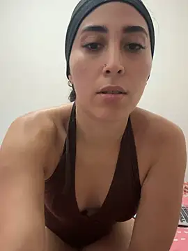 Snapshot of LatinDoll8 chatting on June 20, 10:45 pm LatinDoll8 online show from June 20, 10:45 pm