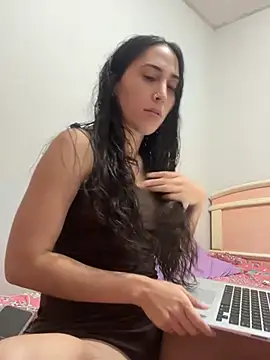 Snapshot of LatinDoll8 chatting on June 28, 12:16 am LatinDoll8 online show from June 28, 12:16 am