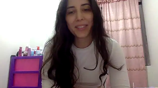 Snapshot of LatinDoll8 chatting on July 25, 10:51 pm LatinDoll8 online show from July 25, 10:51 pm