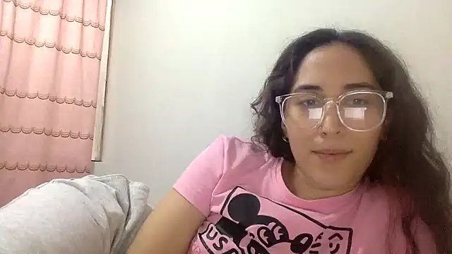 Snapshot of LatinDoll8 chatting on July 28, 10:09 pm LatinDoll8 online show from July 28, 10:09 pm