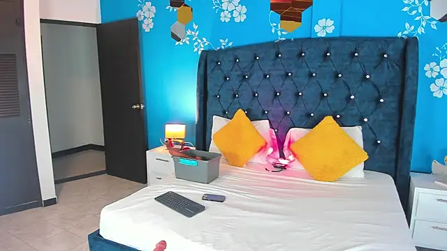 Snapshot of Issa_Clark01 chatting on February 13, 9:44 pm Issa Clark01 online show from February 13, 9:44 pm