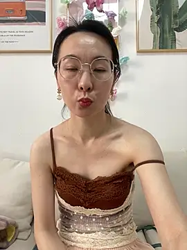 you-005 online show from March 15, 2:28 am