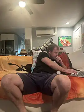 Snapshot of Studmuffin4you chatting on January 9, 11:06 pm Studmuffin4you online show from January 9, 11:06 pm