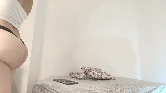 saramaartinez online show from February 18, 2:24 pm