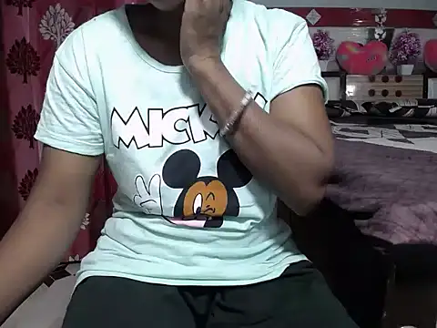 Snapshot of surbhi01 chatting on June 3, 7:11 am surbhi01 online show from June 3, 7:11 am