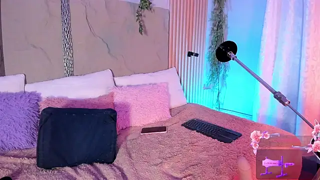 Snapshot of isabellagiirl chatting on July 21, 8:33 pm isabellagiirl online show from July 21, 8:33 pm