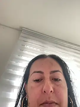 Snapshot of evelyn_harpeery chatting on May 6, 7:19 pm evelyn harpeery online show from May 6, 7:19 pm