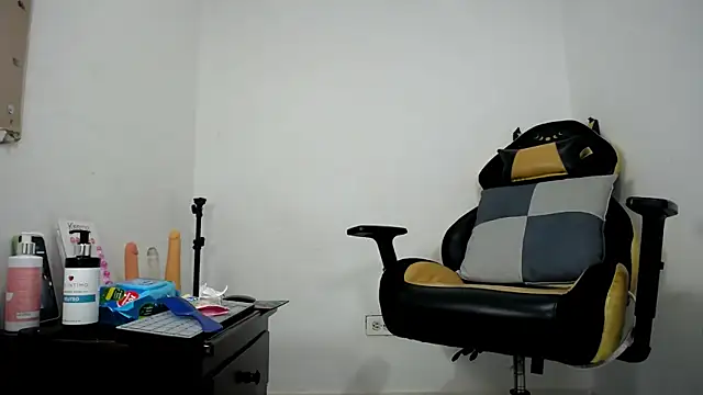 Snapshot of dhany_her chatting on May 29, 10:19 pm dhany her online show from May 29, 10:19 pm