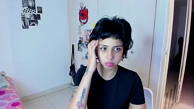 Snapshot of harakitty_ chatting on March 13, 1:34 am harakitty online show from March 13, 1:34 am