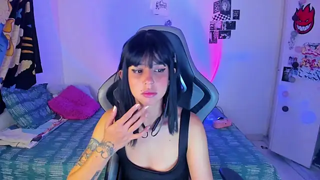 Snapshot of harakitty_ chatting on April 24, 4:26 am harakitty online show from April 24, 4:26 am