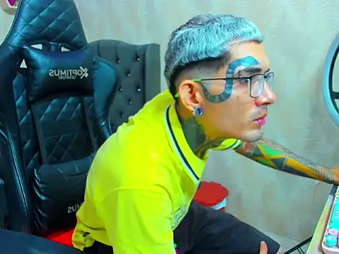 Boy tatto77 online show from February 7, 5:05 pm