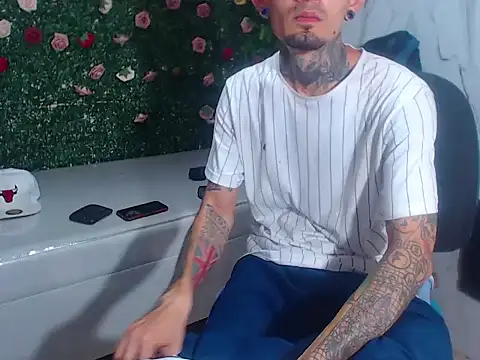 Snapshot of Boy_tatto77 chatting on May 12, 3:42 pm Boy tatto77 online show from May 12, 3:42 pm