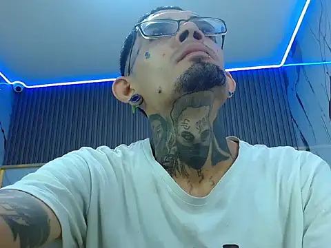 Snapshot of Boy_tatto77 chatting on May 14, 11:39 am Boy tatto77 online show from May 14, 11:39 am