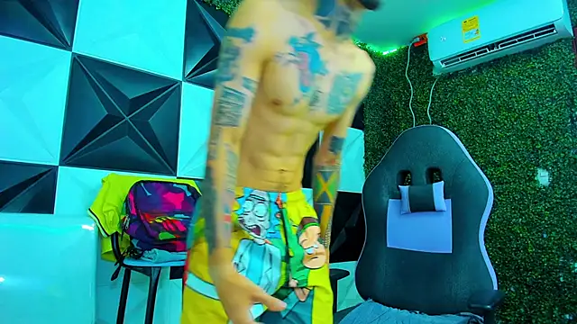 Snapshot of Boy_tatto77 chatting on May 21, 2:02 pm Boy tatto77 online show from May 21, 2:02 pm